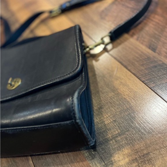 Vintage COACH Black Leather Crossbody - Picture 14 of 15